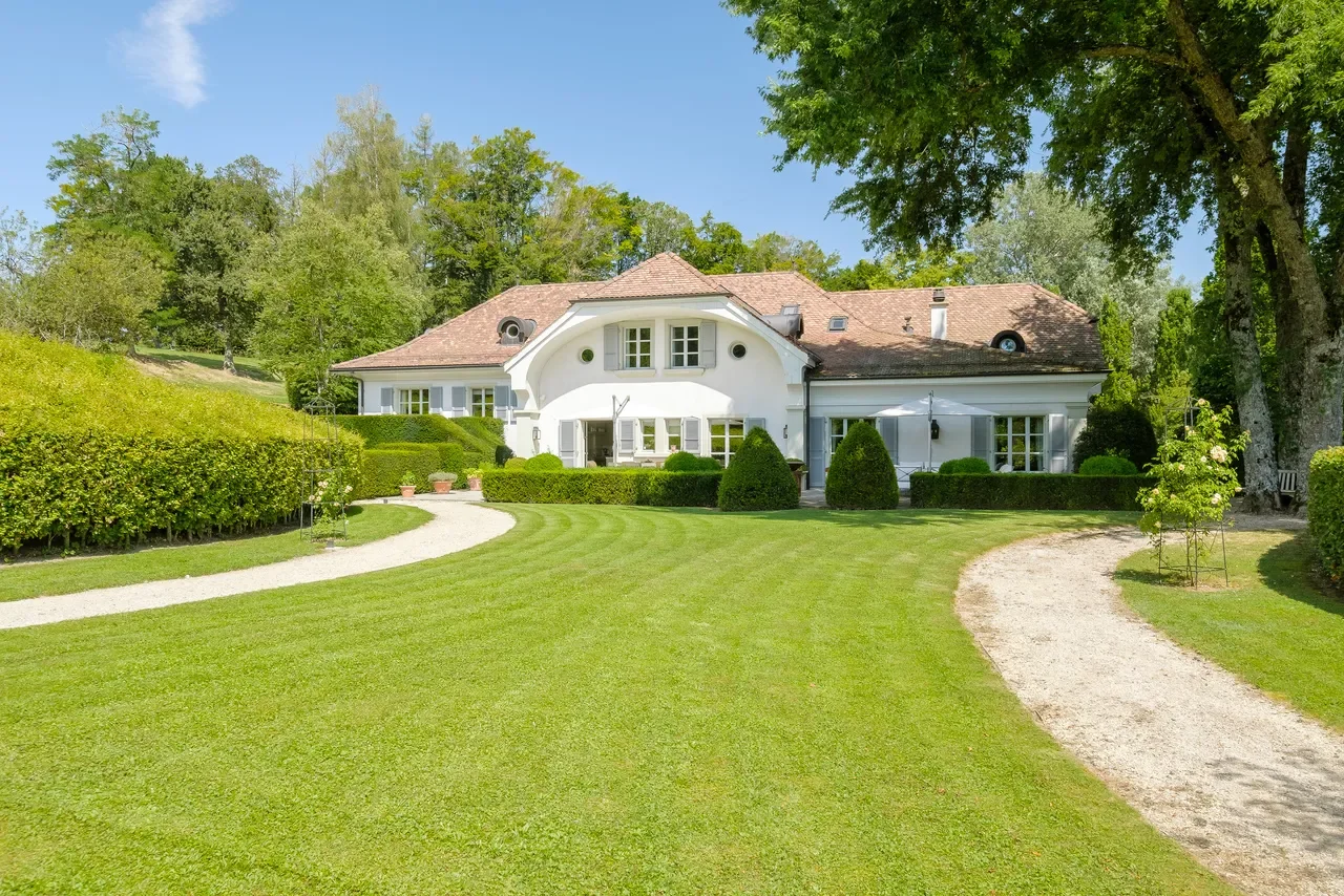 Exterior photo 3