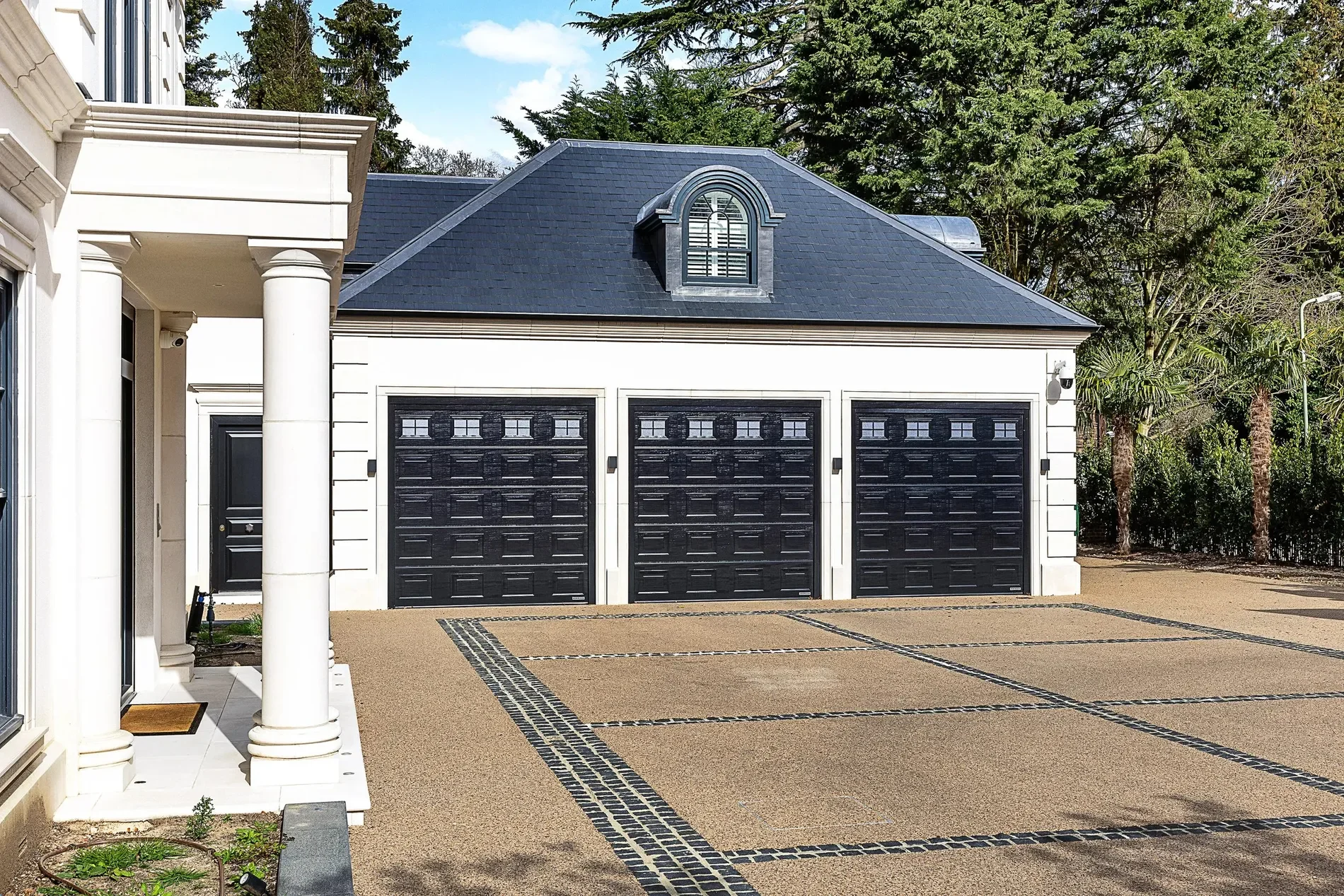 Exterior photo 7