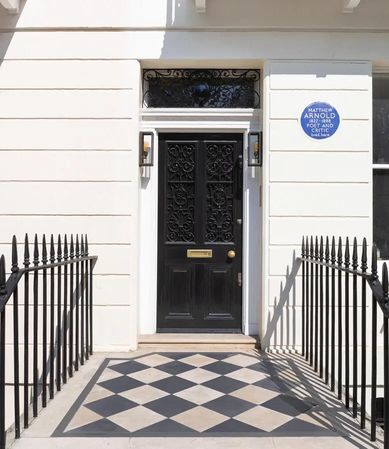 Exterior photo 1