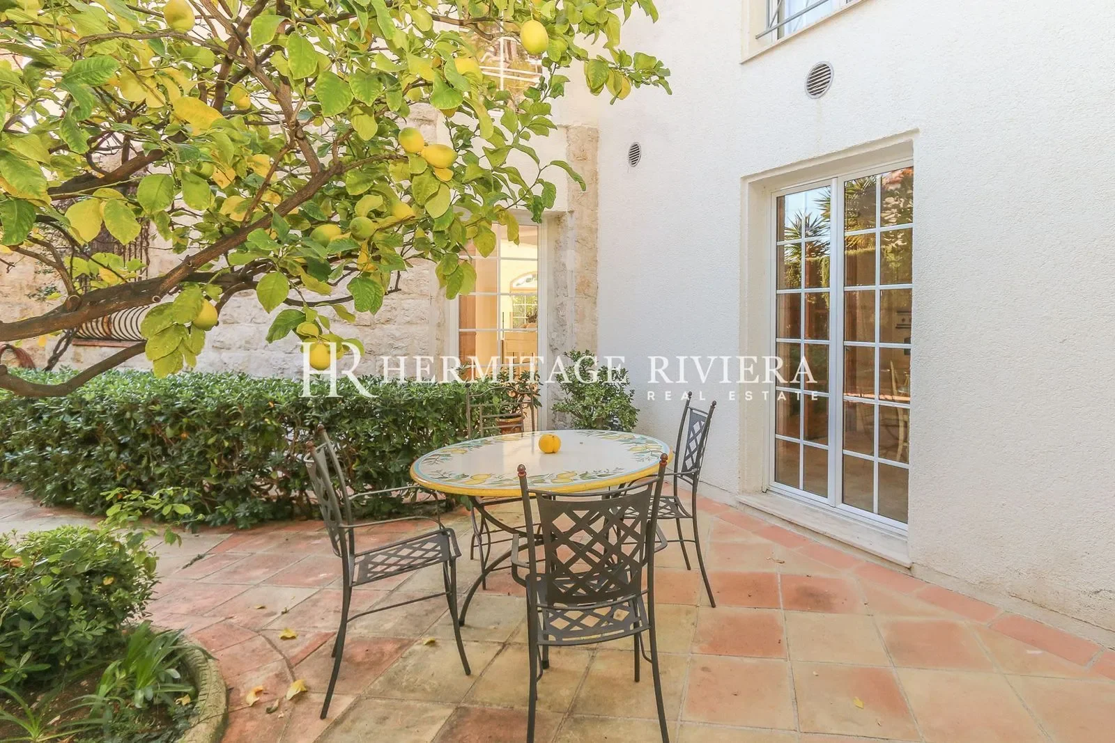 Exterior photo 10