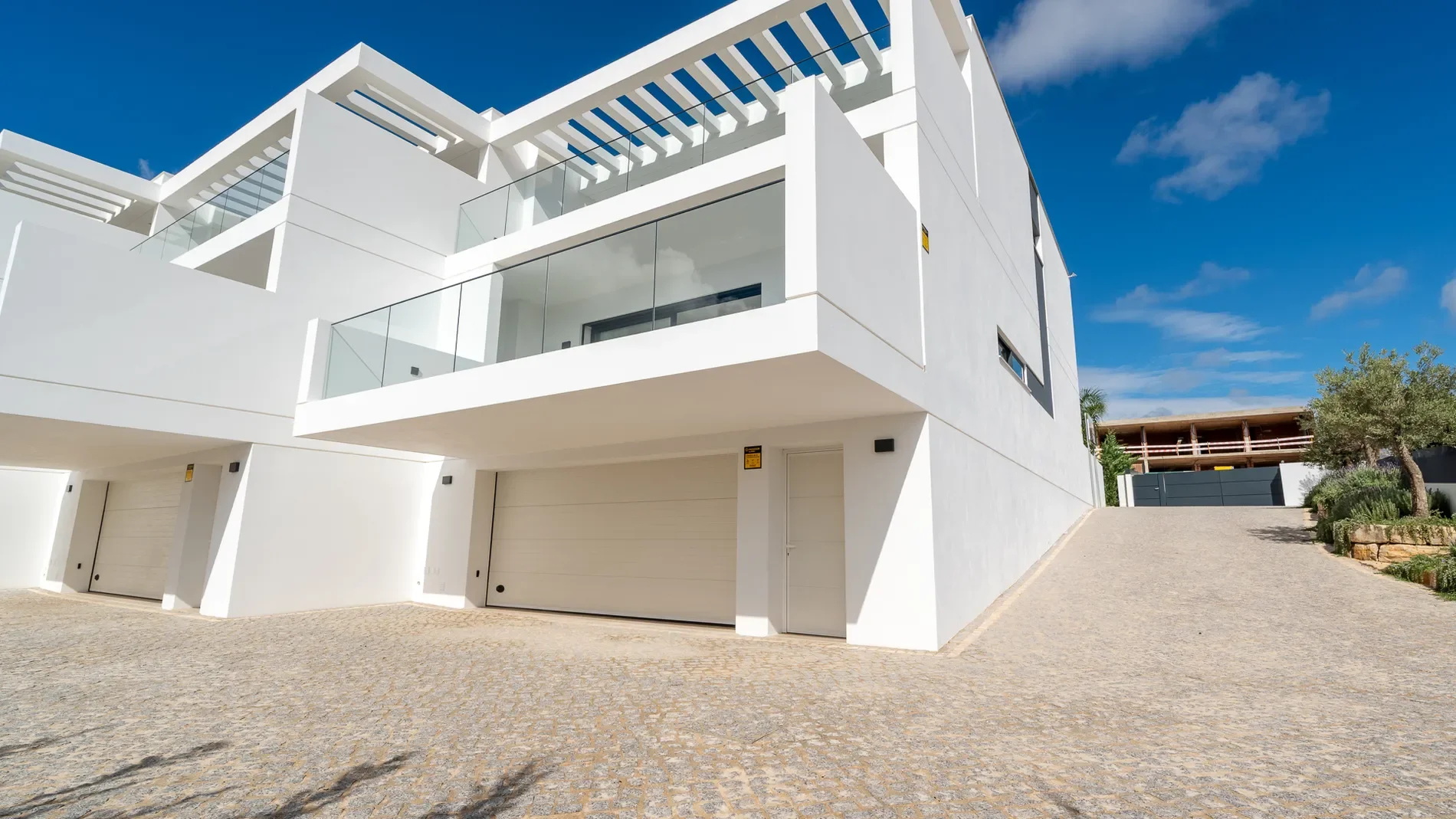 Exterior photo 4