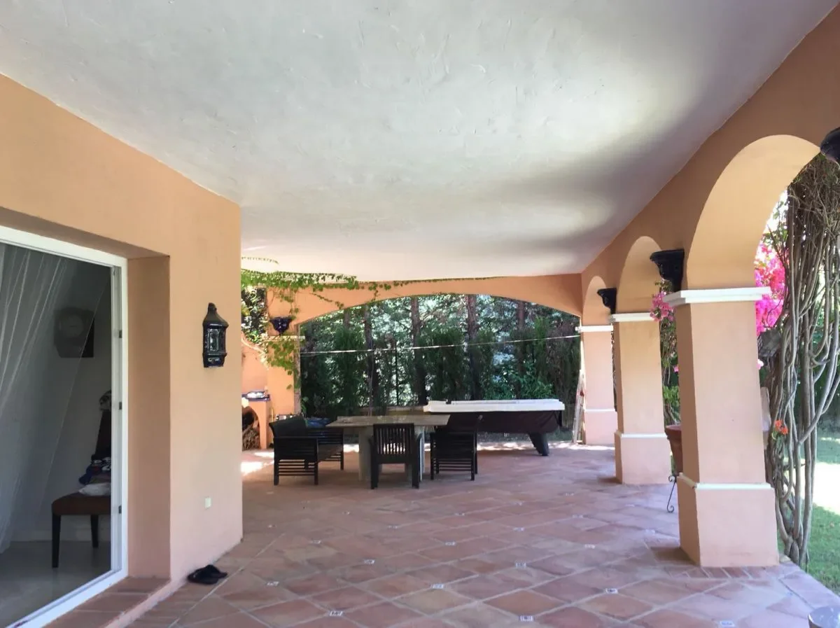 Exterior photo 2