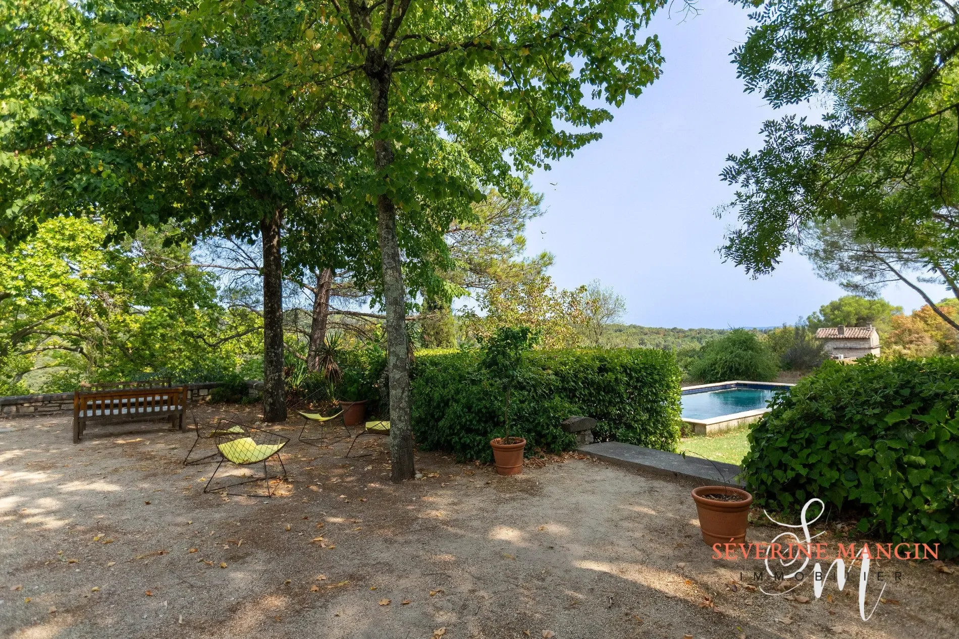Exterior photo 8