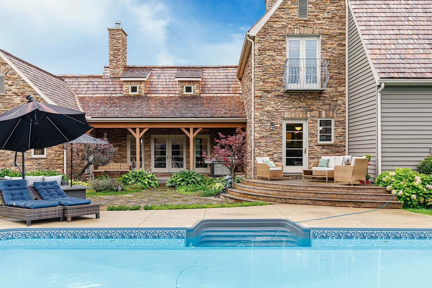 Exterior photo 12