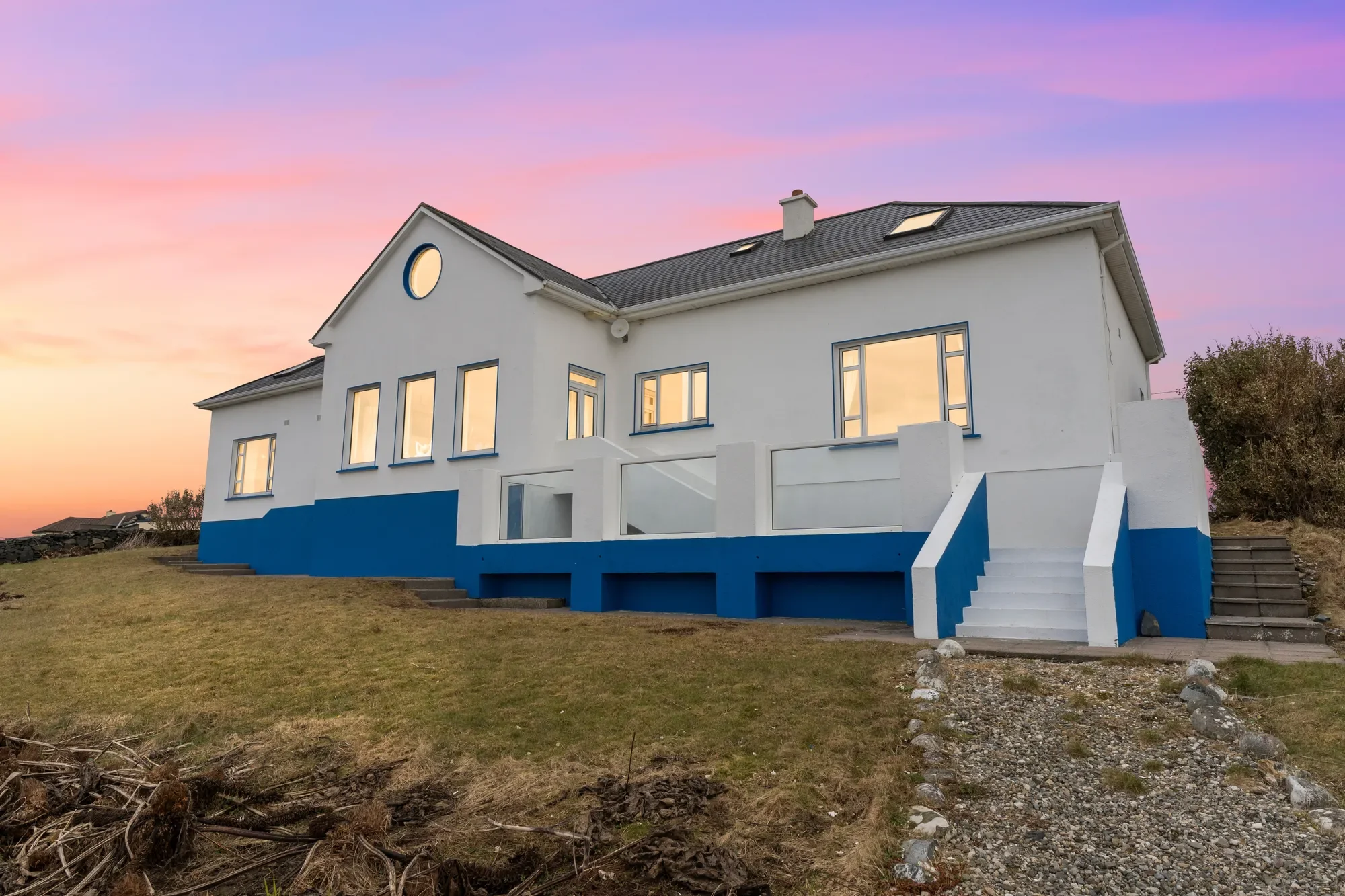 Exterior photo 2