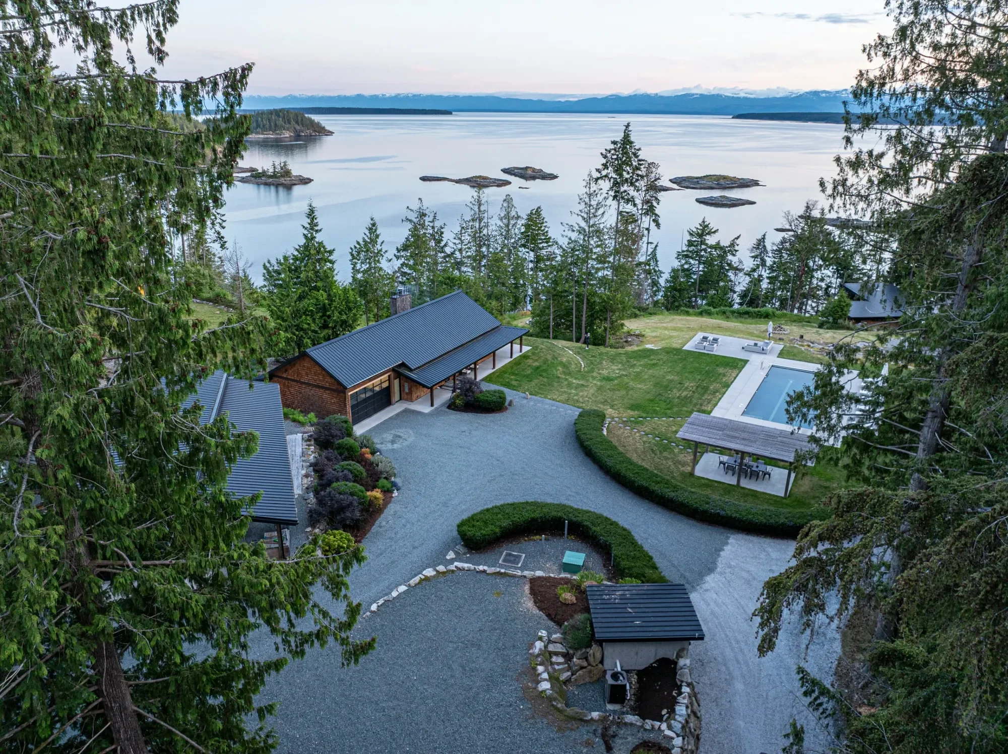 Sharpes Bay, Bliss Landing, British Columbia, Canada. - Photo 15