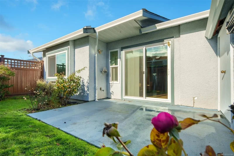 10084 Third St 6, Sidney, British Columbia, Canada. - Photo 24