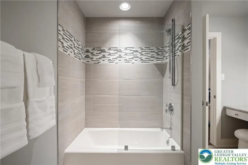 2687 Avenue Du Vlg, Upper Saucon Twp, PA 18015, Bethlehem, Pennsylvania, United States. - Photo 19