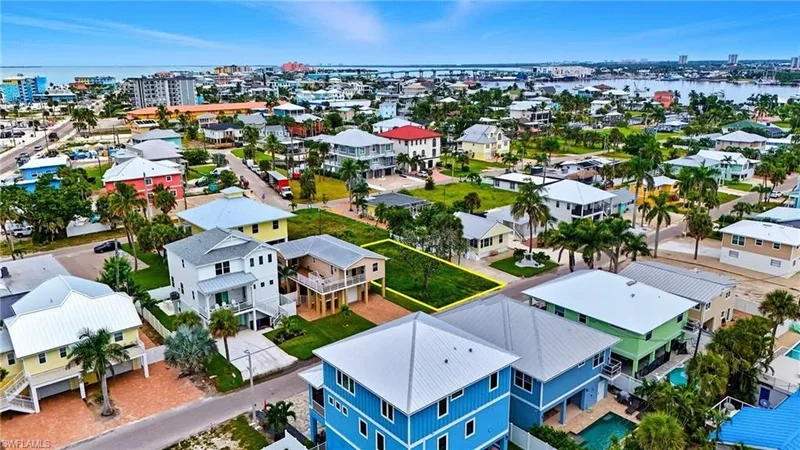 137 Pearl ST, Fort Myers Beach, Florida, United States. - Photo 12