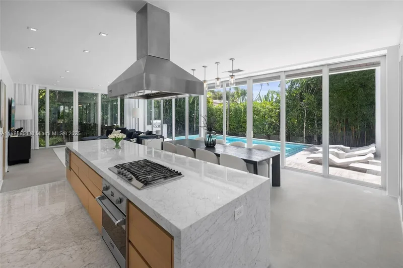 4433 N Bay Rd, Miami Beach, Florida, United States. - Photo 37