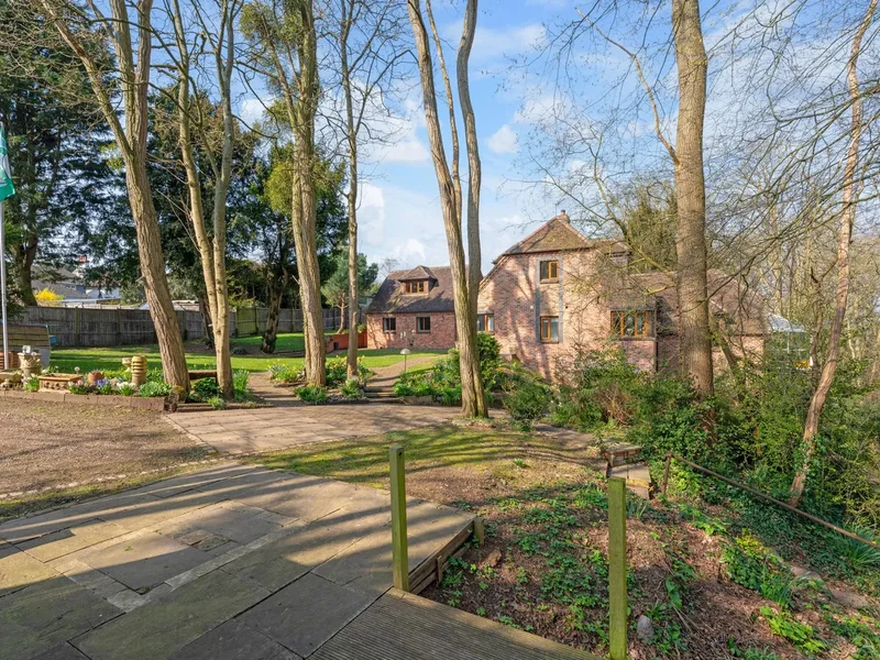 5 bedroom Detached House for sale in Worcestershire