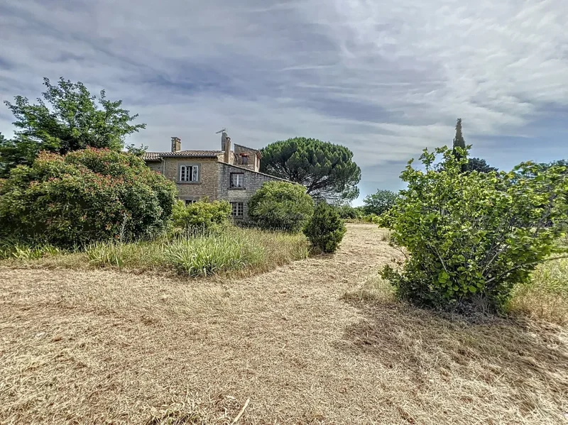 Maubec, Provence-Alpes-Côte d'Azur, France. - Photo 9