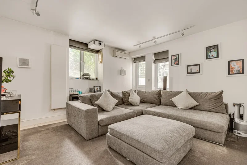 Dunraven Street, London, W1K, London, England, United Kingdom. - Photo 11