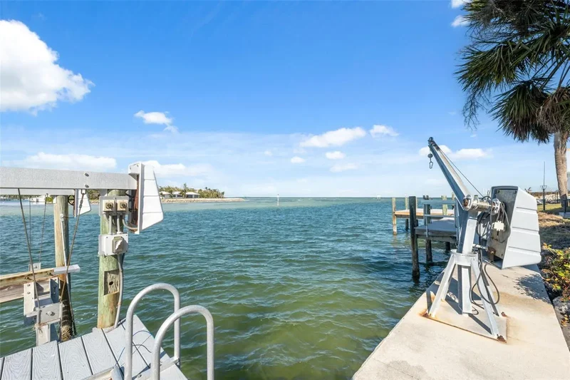 727 KEY ROYALE DRIVE, Holmes Beach, Florida, United States. - Photo 50