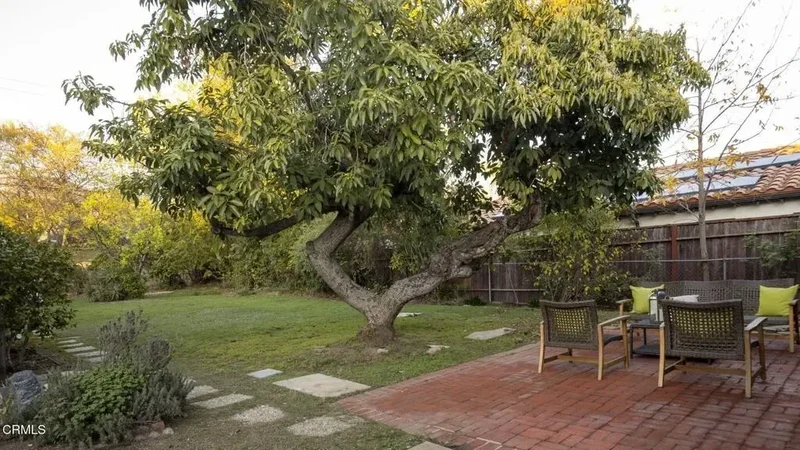 1995 Paloma Street, Altadena, California, United States. - Photo 23
