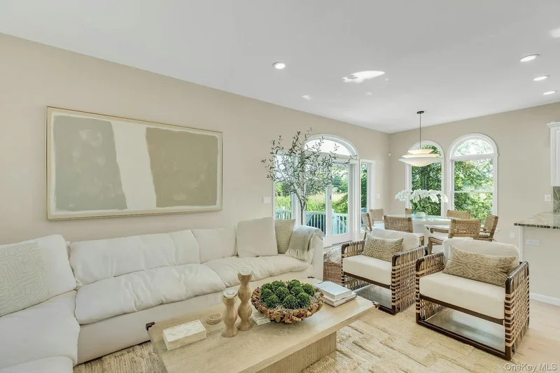 56 S Country Road, Westhampton, New York, United States. - Photo 41