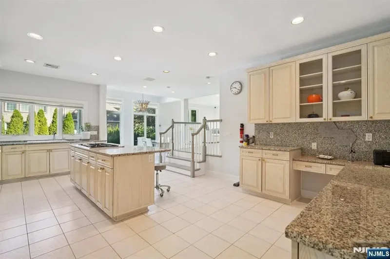 32 Laurie Drive, Englewood Cliffs, NJ, 07632, USA, Englewood Cliffs, New Jersey, United States. - Photo 46