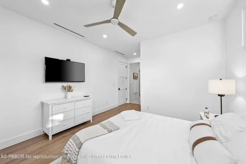 330 Laurie, West Palm Beach, Florida, United States. - Photo 25
