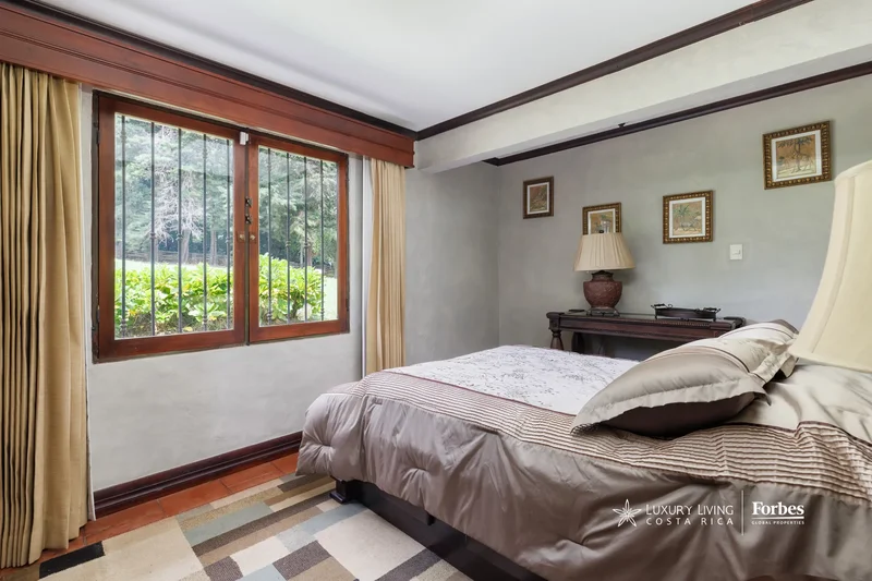 21105 - Mountain Estate with Pool, Ranch, 5 Bedrooms, and Land, Heredia