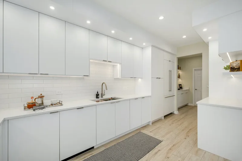 123 W Oak Street #K, Chicago, Illinois, United States. - Photo 15