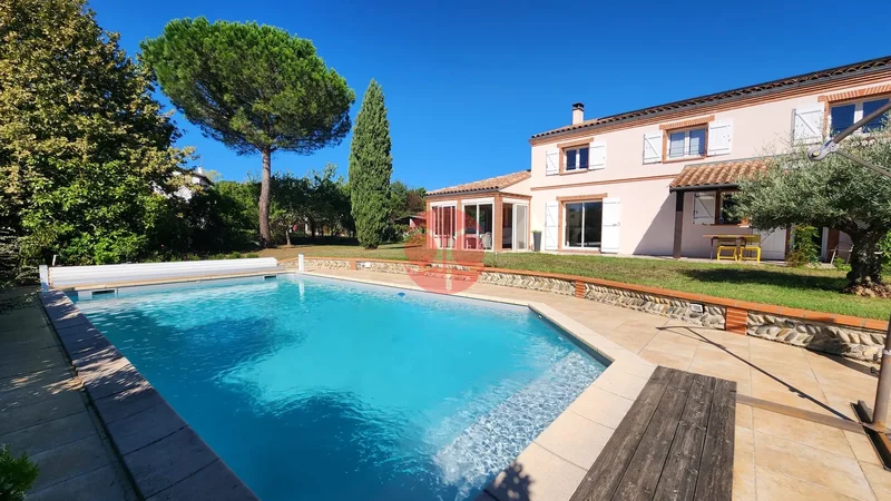 Beautiful T6/7 House of 166 m2 with Pool on a Tree-Lined Plot of 1477 m2