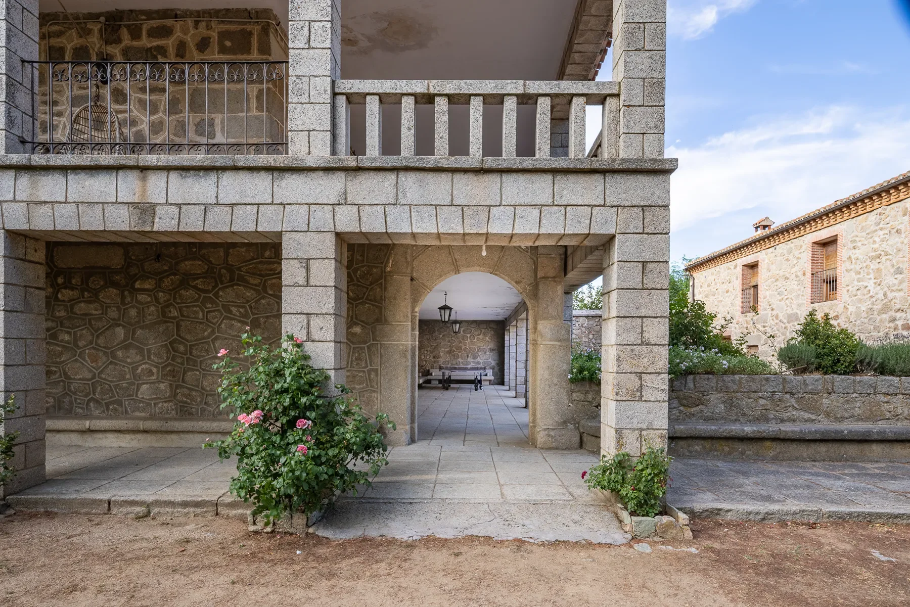 Exterior photo 3