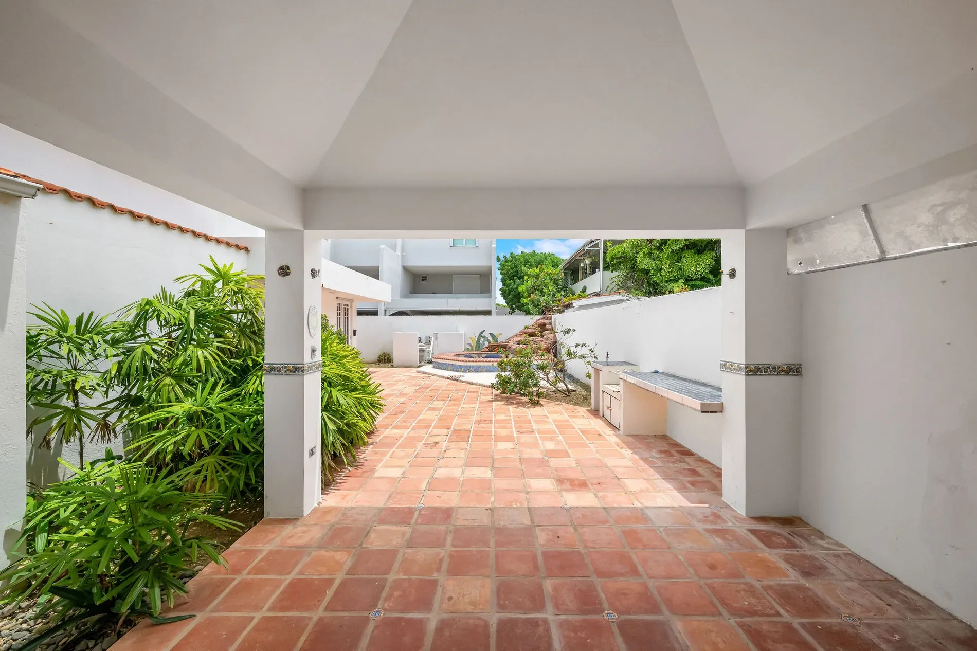 Exterior photo 6