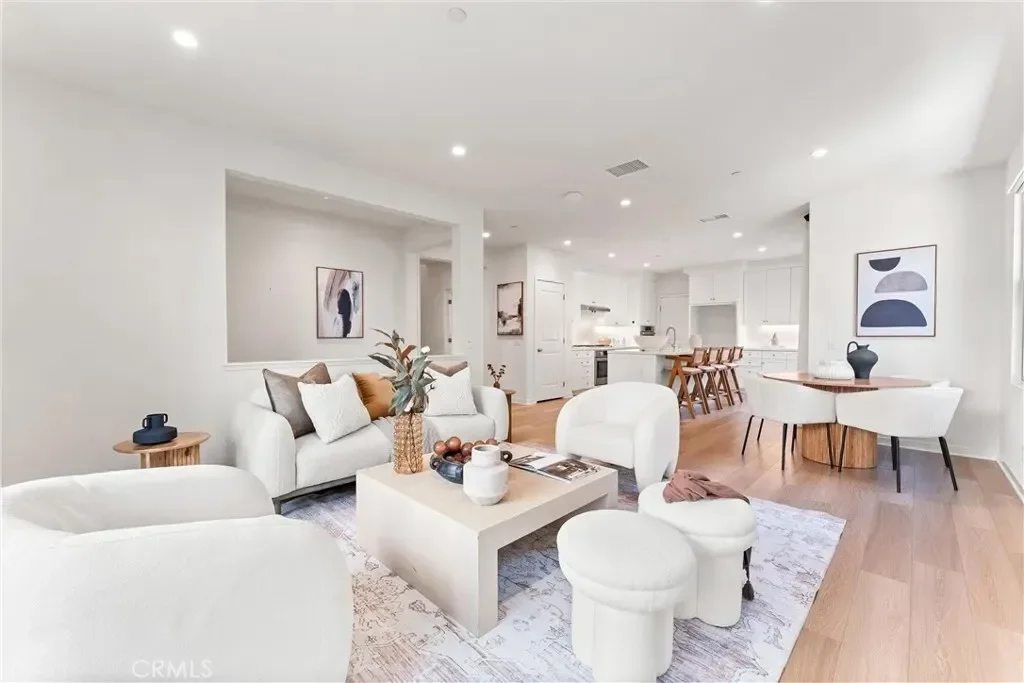 136 Newburry, Irvine, California, United States. - Photo 4