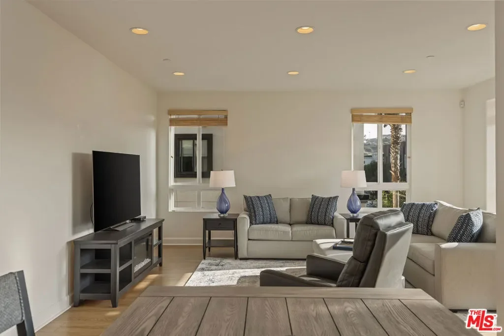 12887 Runway Road 3, Los Angeles, California, United States. - Photo 16