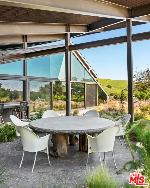 5900 Bonsall Drive, Malibu, California, United States. - Photo 2