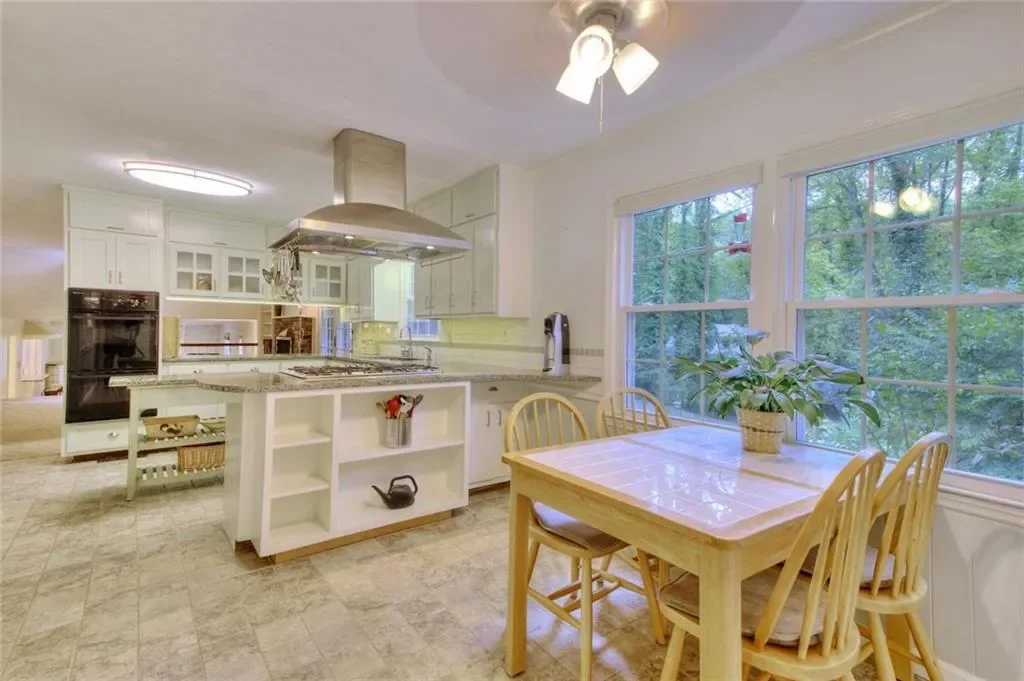 2659 Amberly Drive, Dunwoody, Georgia, United States. - Photo 13