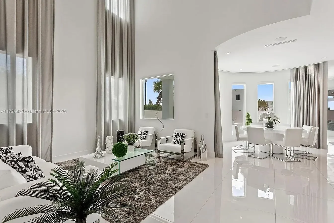 6821 NW 104th Ct, Doral, Florida, United States. - Photo 14