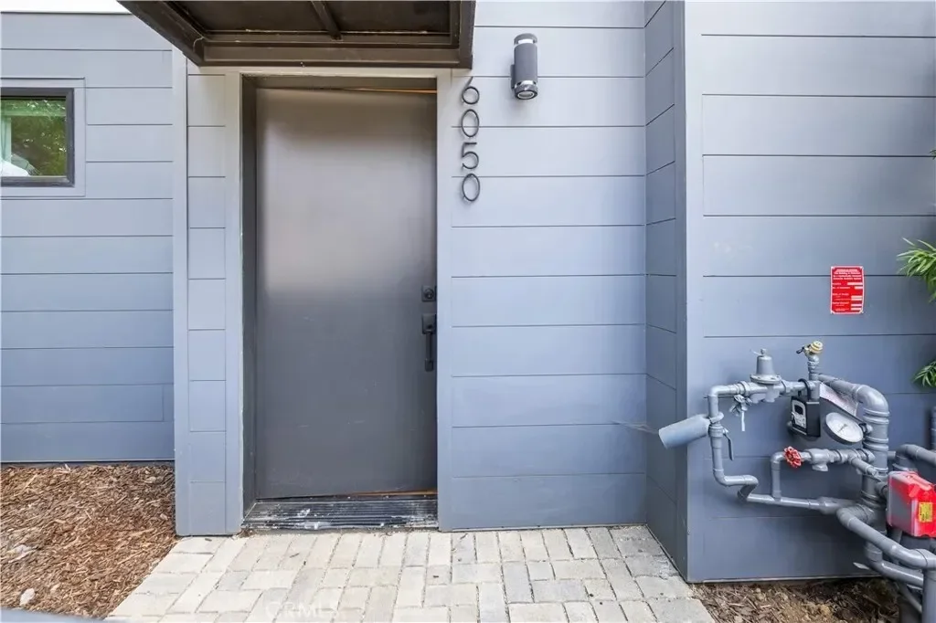 6050 E Burwood Avenue, Los Angeles, California, United States. - Photo 14