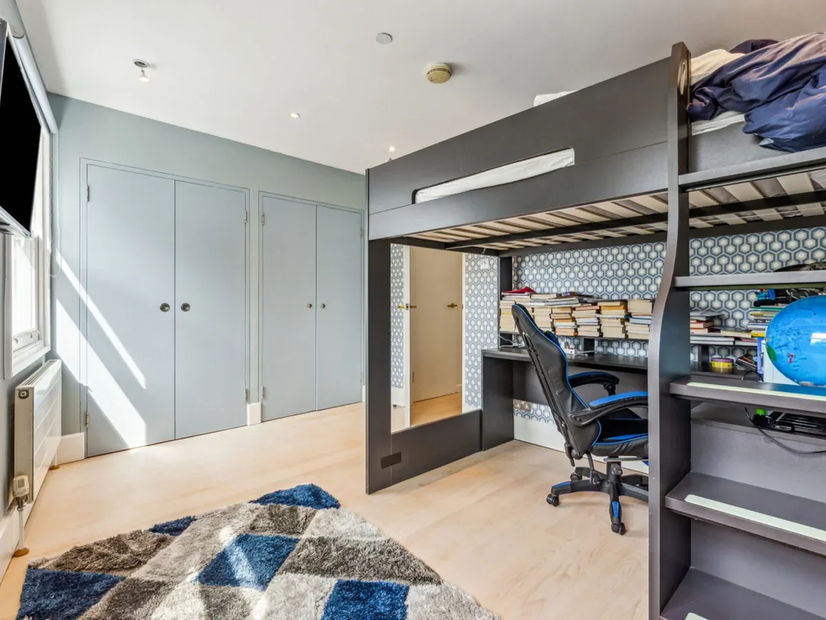 A spacious family house, situated in the sought after Westmoreland Triangle moments from the River T