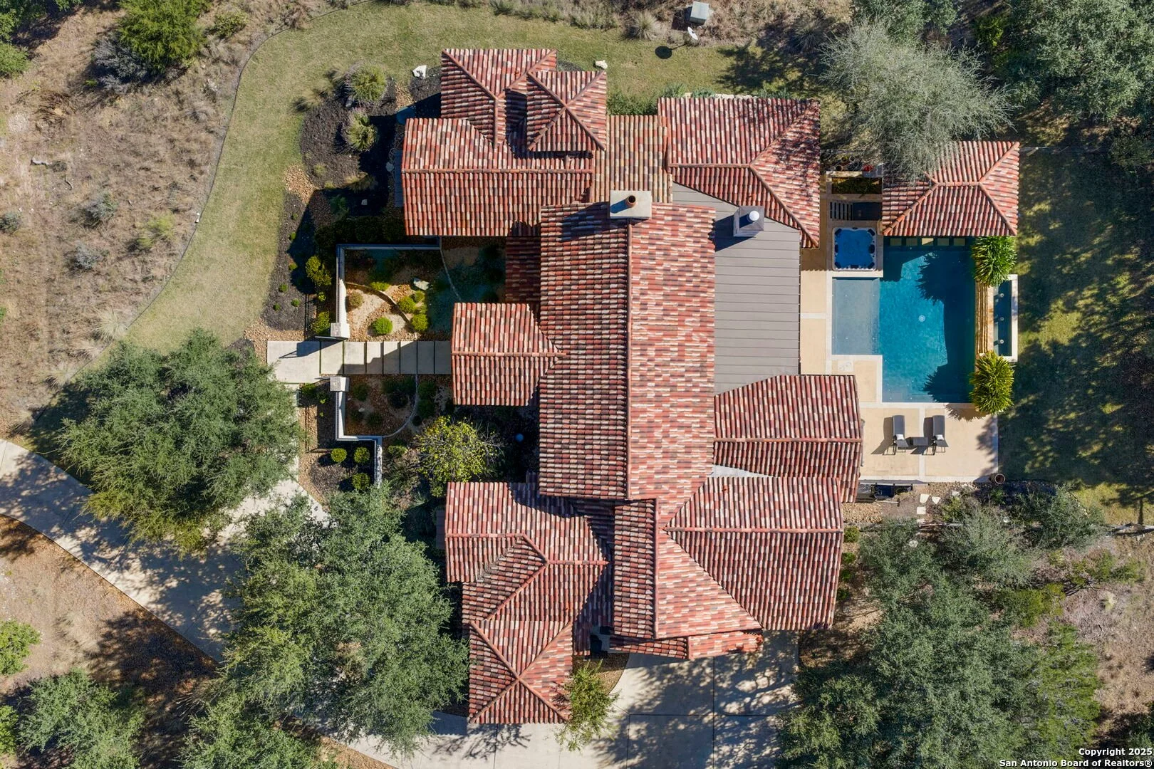 Exterior photo 4