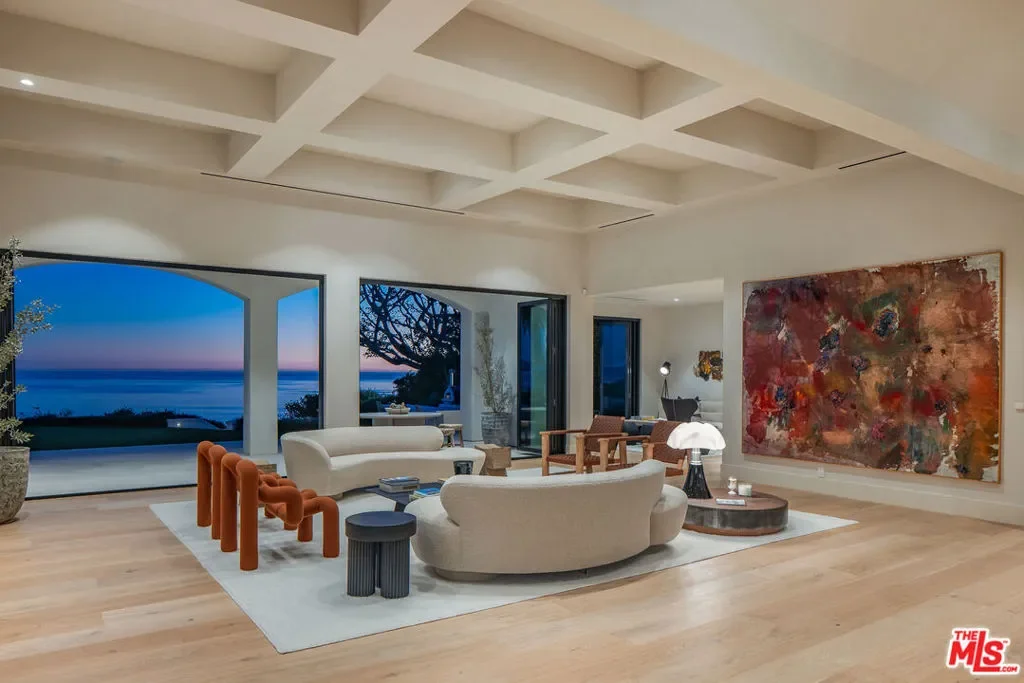 24824 Pacific Coast Highway, Malibu, California, United States. - Photo 22