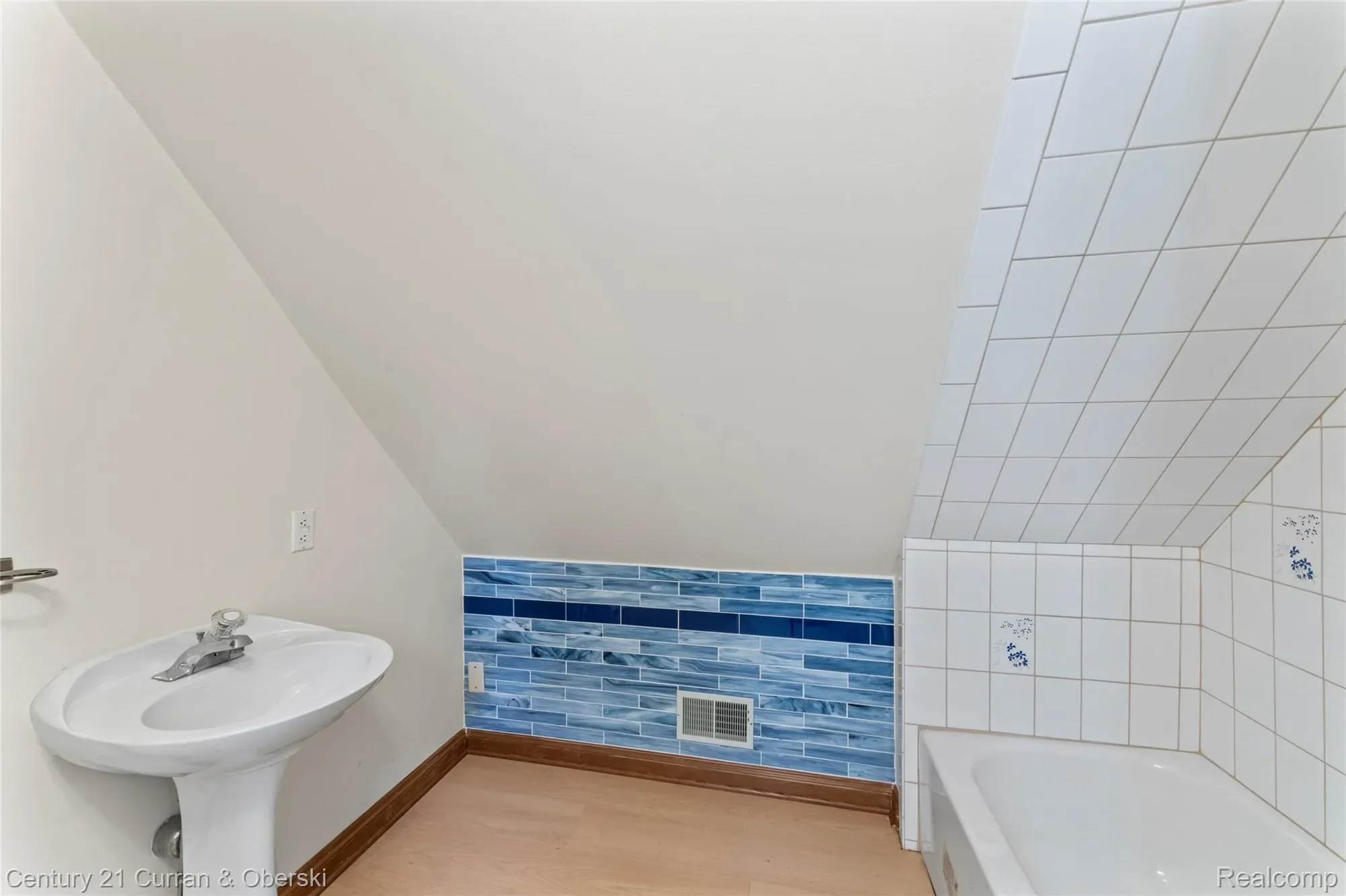 34062 Lyncroft Street, Farmington, MI 48331, Farmington Hills, Michigan, United States. - Photo 60
