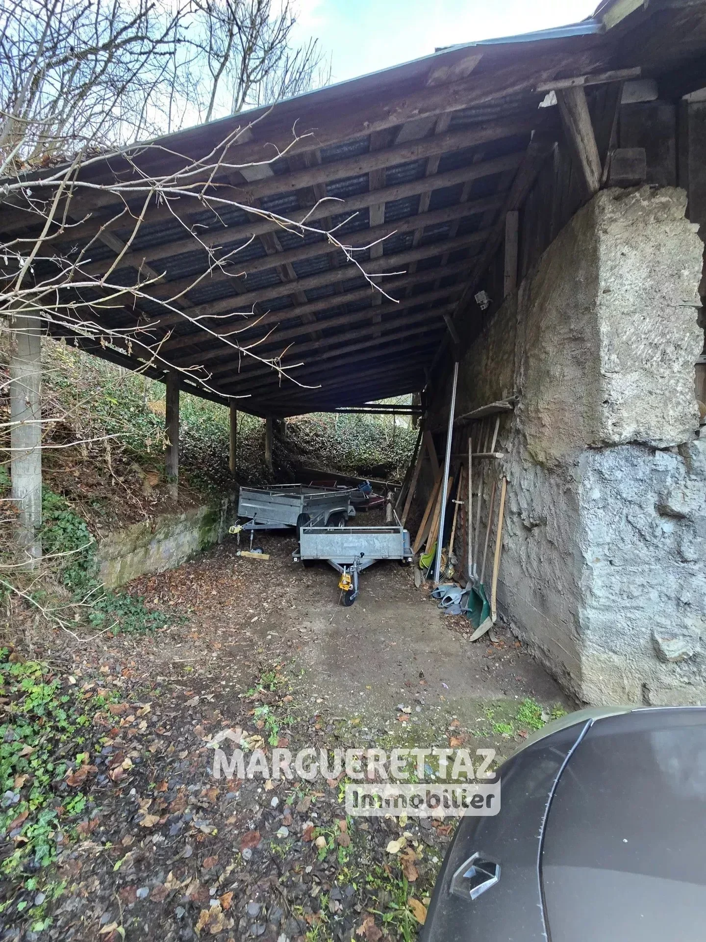 Exterior photo 1