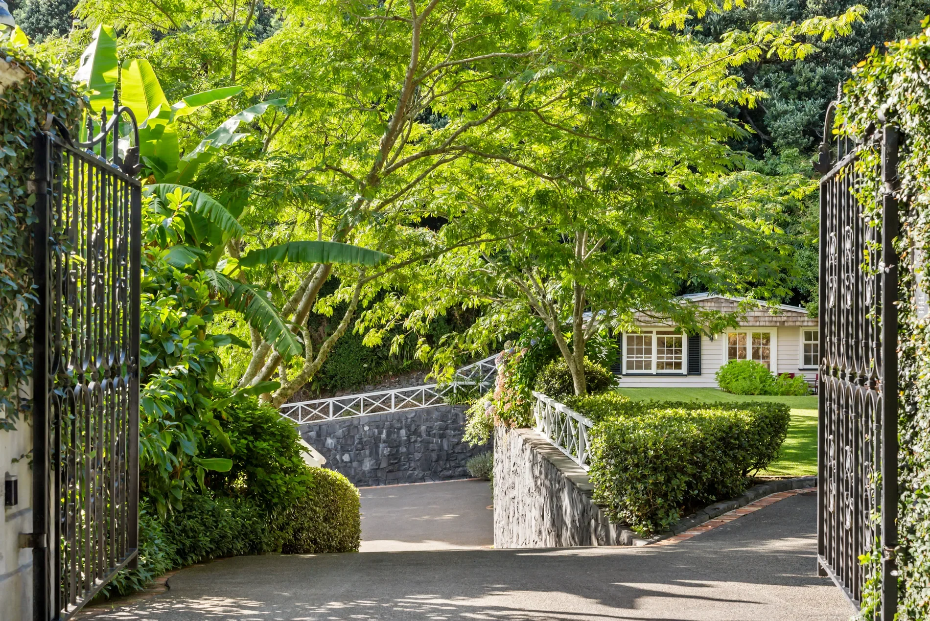 Exterior photo 9