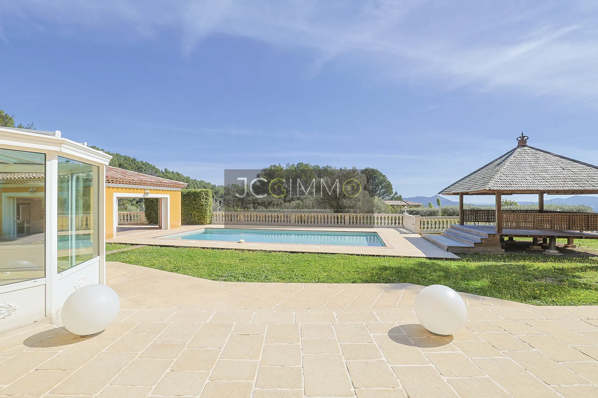 Exterior photo 10