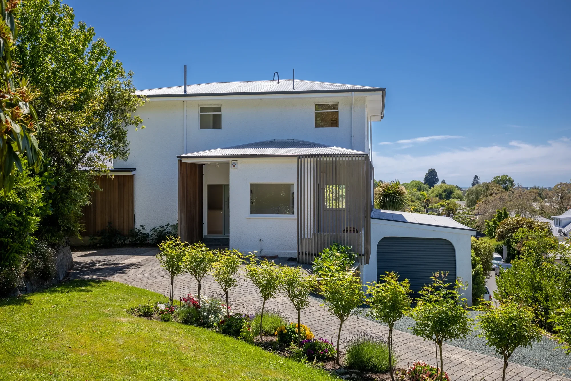 Exterior photo 5