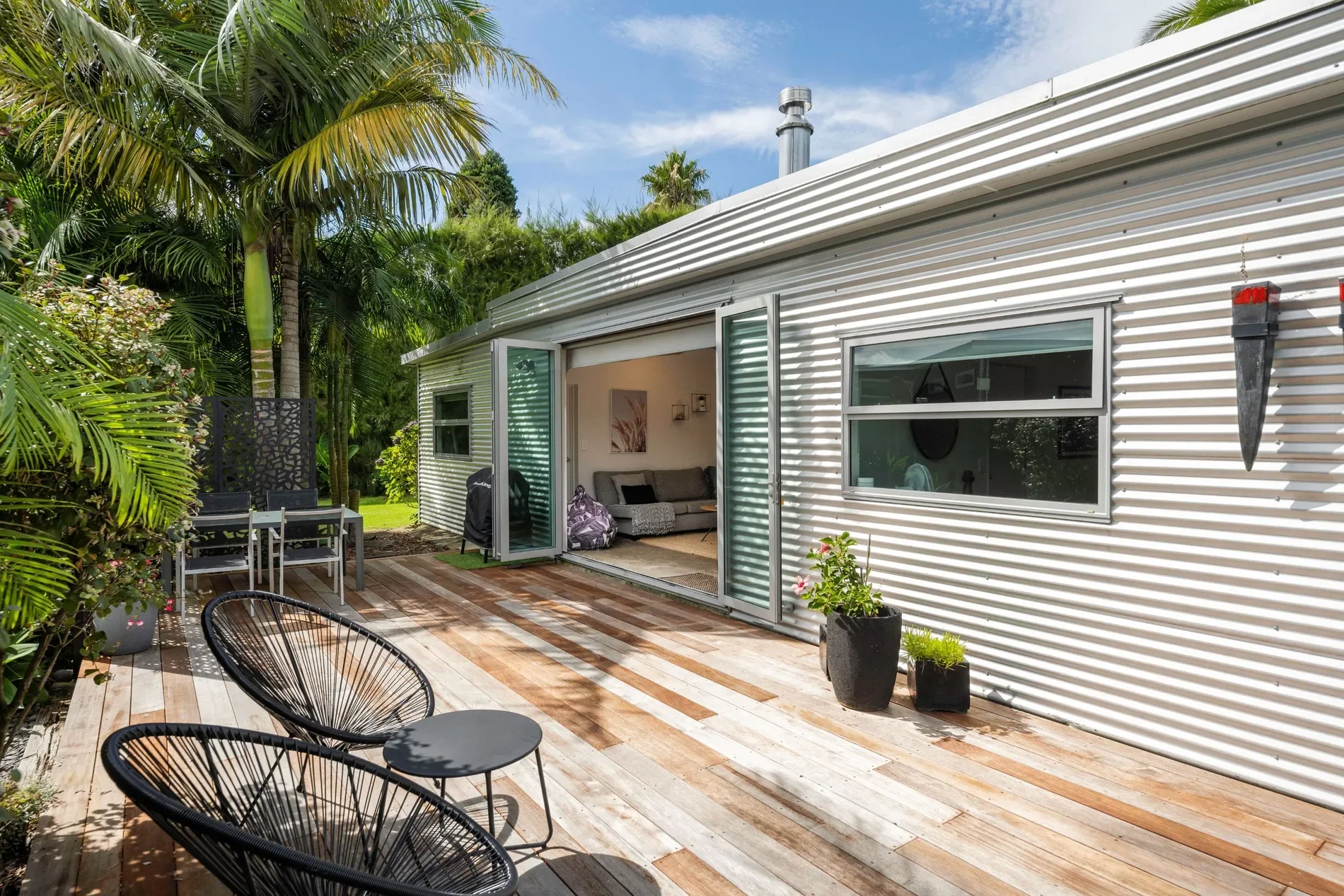 Exterior photo 8