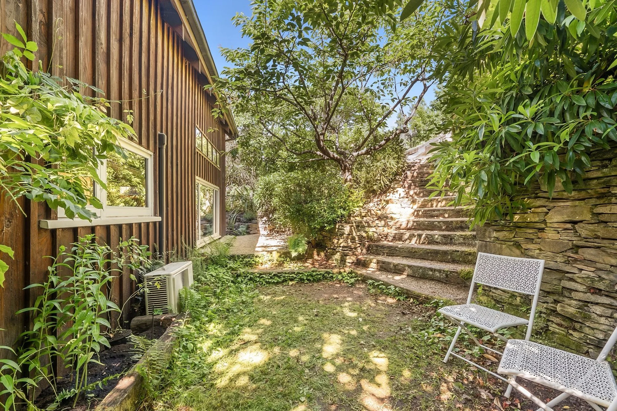 Exterior photo 8