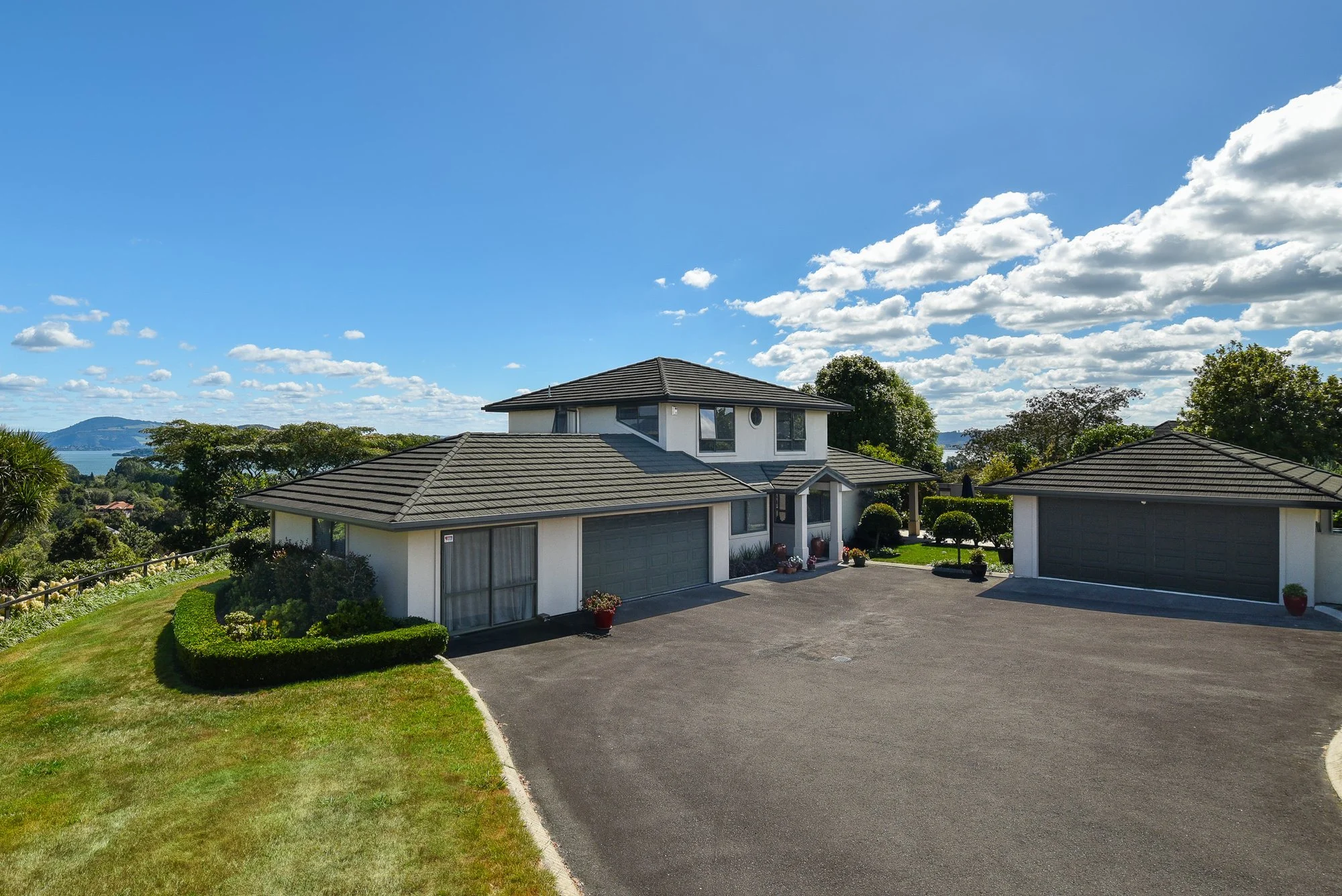 Exterior photo 6