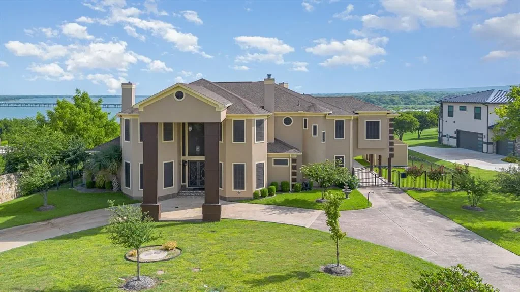 1031 Mallard Pointe Drive, Grand Prairie, Texas, United States. - Photo 6