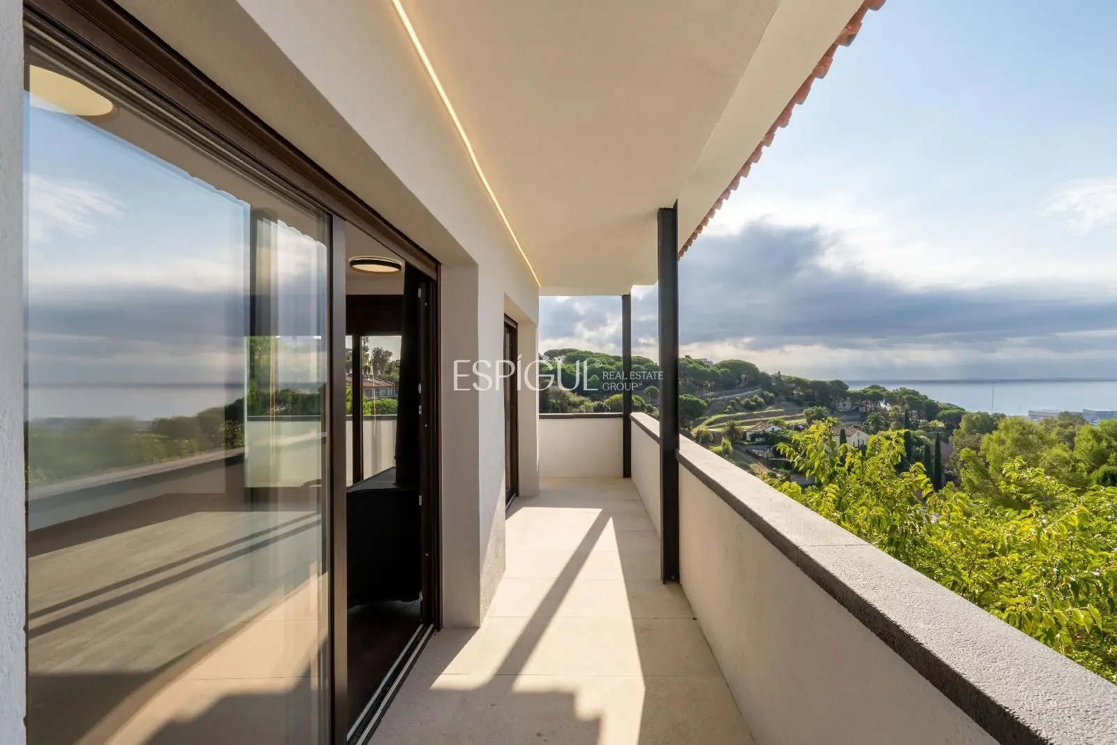 Exterior photo 9