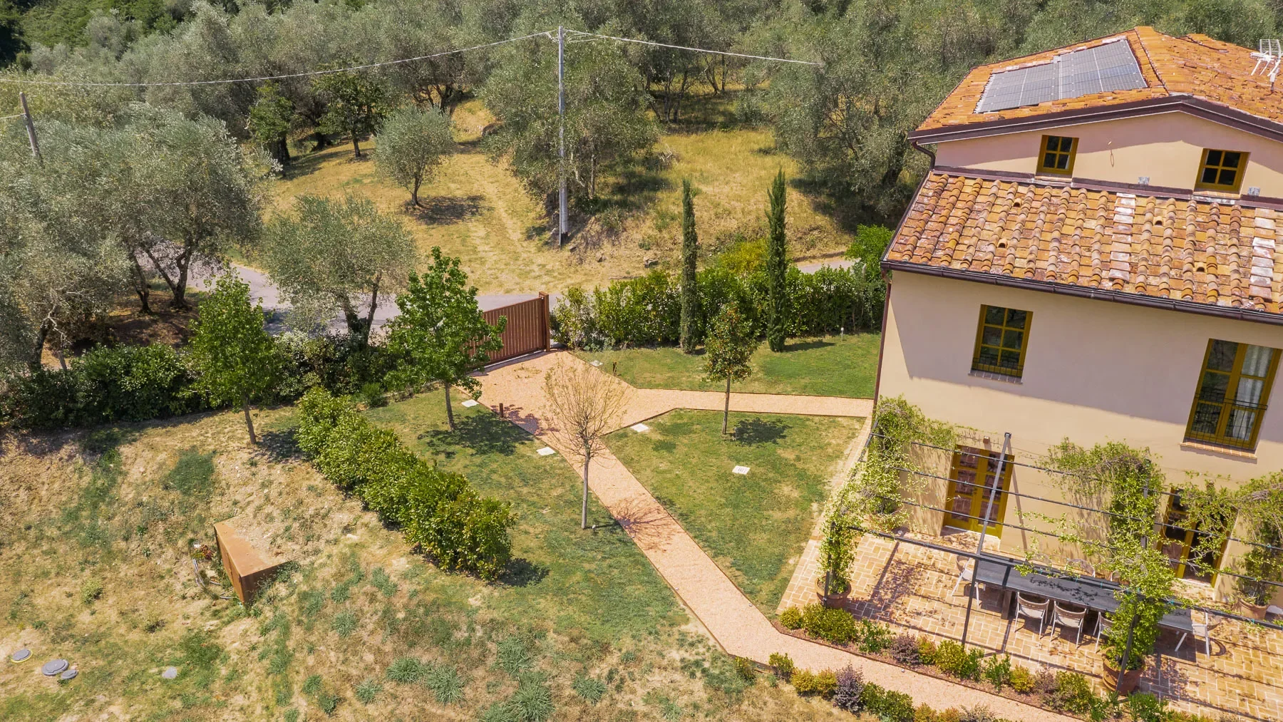 Exterior photo 5