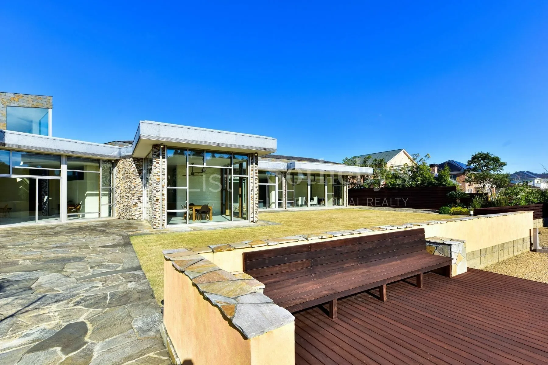 Exterior photo 8