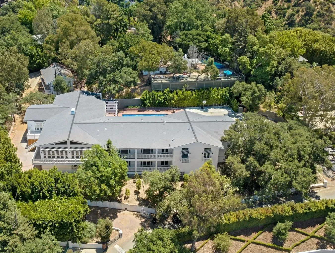 9669 Oak Pass Road, Beverly Hills, California, United States. - Photo 6