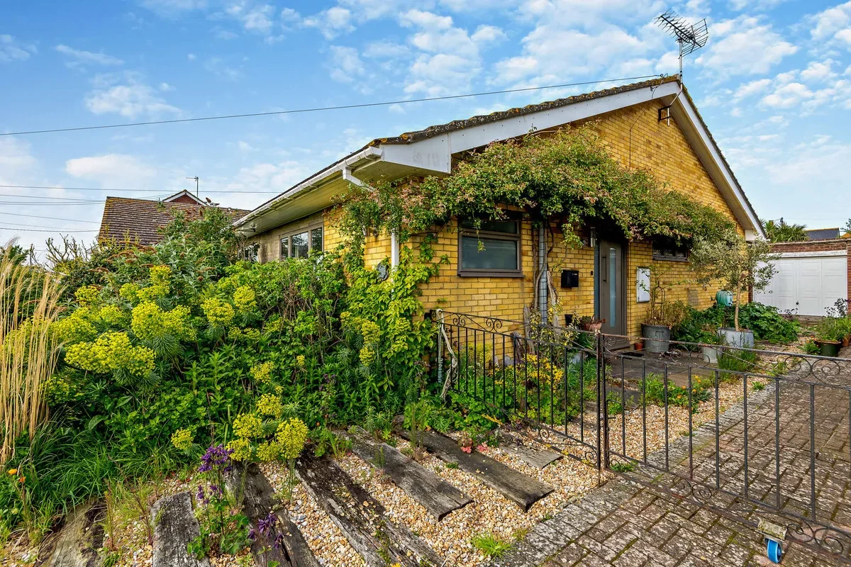 Allan Road, Whitstable, CT5, Seasalter, England, United Kingdom. - Photo 1